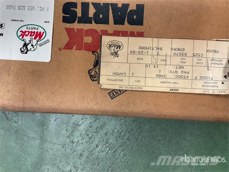 Cam Shafts and Flywheel w/Misc. Engine Parts Transport - Anderen