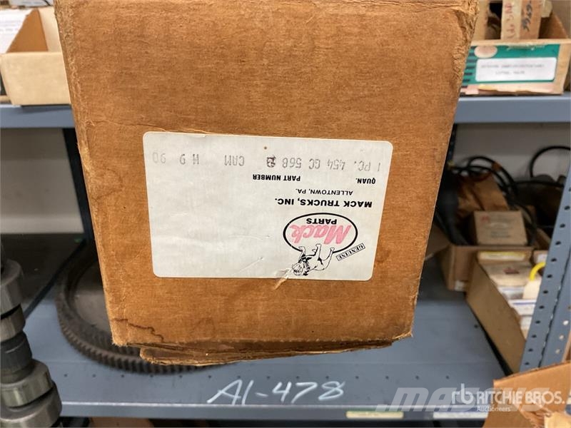 Cam Shafts and Flywheel w/Misc. Engine Parts Transport - Anderen