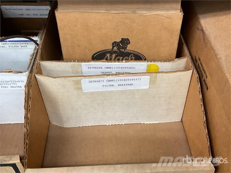 Cam Shafts and Flywheel w/Misc. Engine Parts Transport - Anderen