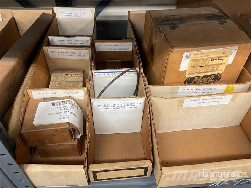 Cam Shafts and Flywheel w/Misc. Engine Parts Transport - Anderen