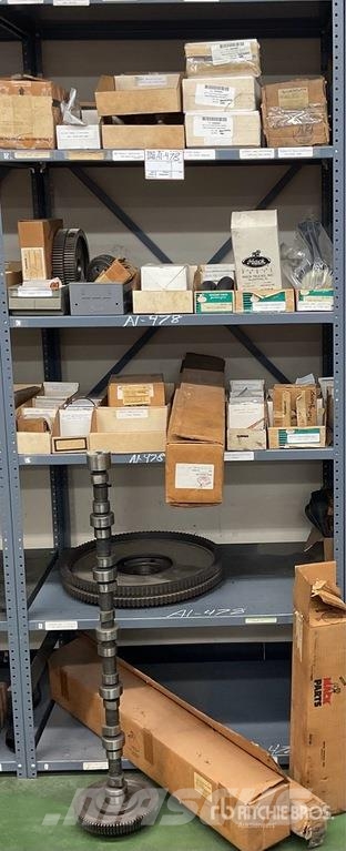 Cam Shafts and Flywheel w/Misc. Engine Parts Transport - Anderen