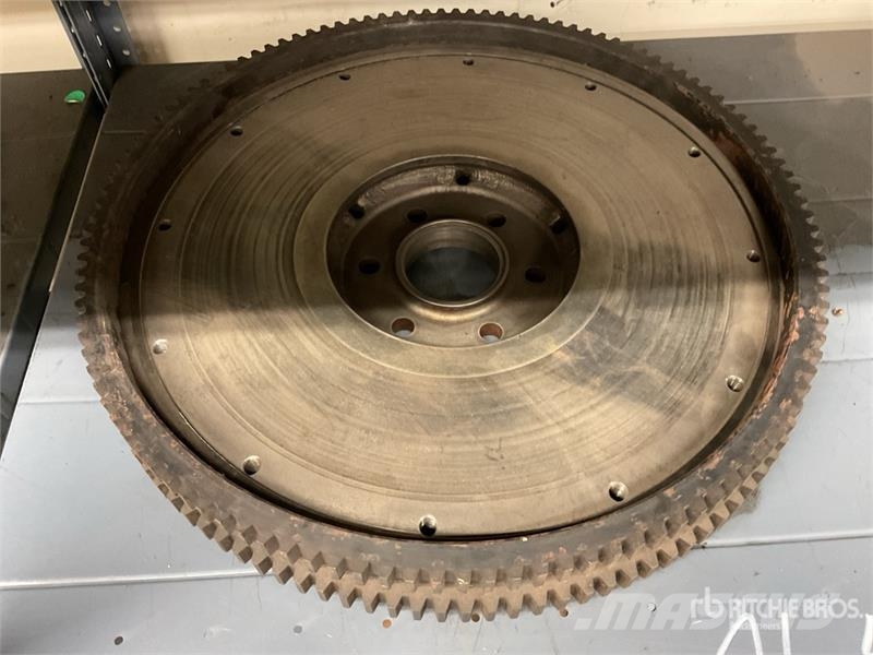 Cam Shafts and Flywheel w/Misc. Engine Parts Transport - Anderen