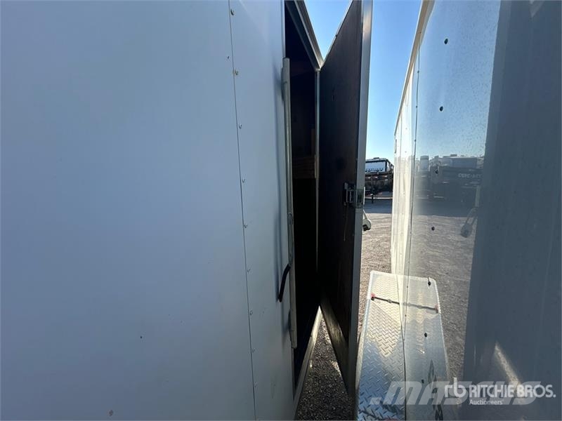 Cargo Mate TXB5716TA3 16 ft T/A Enclosed Trailer Rimorchi cassonati