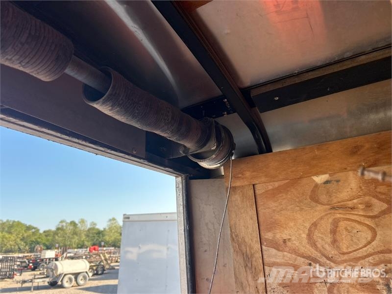 Cargo Mate TXB5716TA3 16 ft T/A Enclosed Trailer Rimorchi cassonati