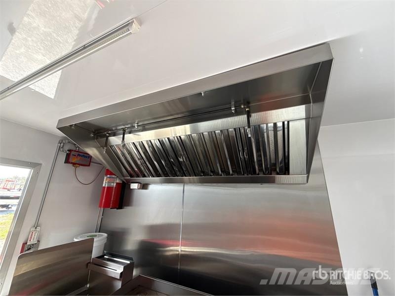  Cargo United 14 ft T/A Food Concession Trailer Outros reboques