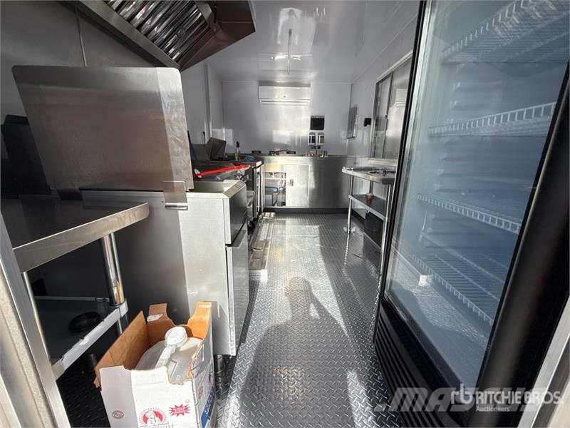  Cargo United 14 ft T/A Food Concession Trailer Outros reboques