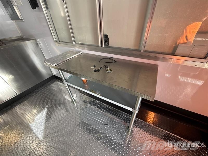  Cargo United 14 ft T/A Food Concession Trailer Outros reboques