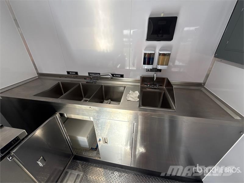  Cargo United 14 ft T/A Food Concession Trailer Outros reboques