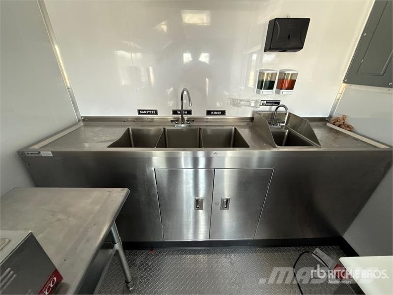  Cargo United 16 ft T/A Food Concession Trailer Outros reboques