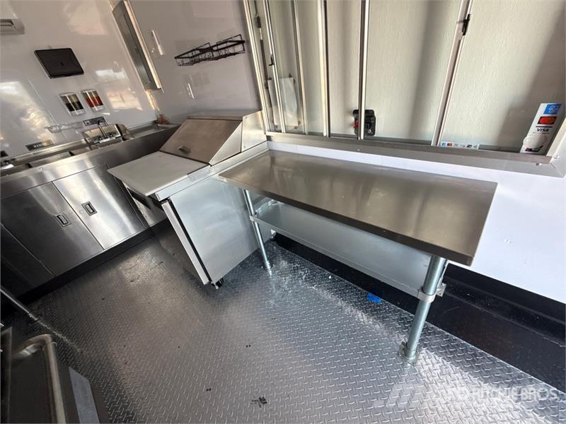  Cargo United 16 ft T/A Food Concession Trailer Outros reboques