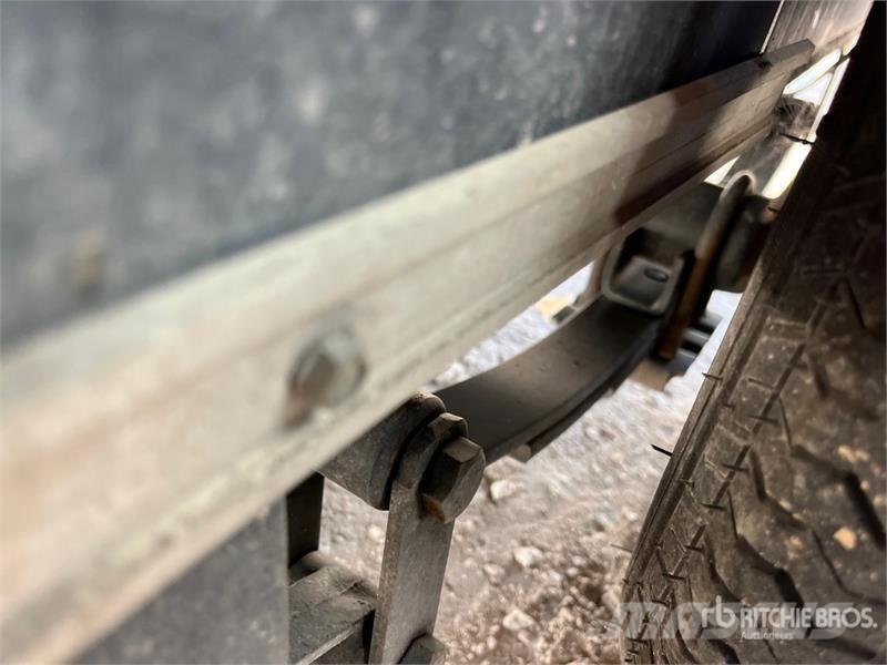 Carry-On 16 ft T/A Enclosed Trailer Furgons