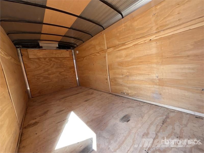 Carry-On 16 ft T/A Enclosed Trailer Furgons