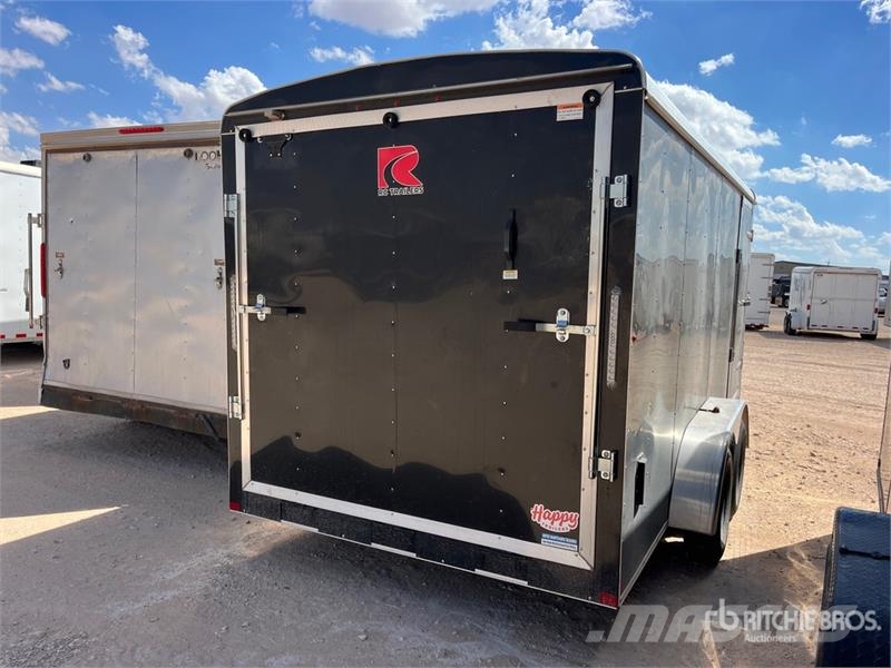 Carry-On 16 ft T/A Enclosed Trailer Furgons