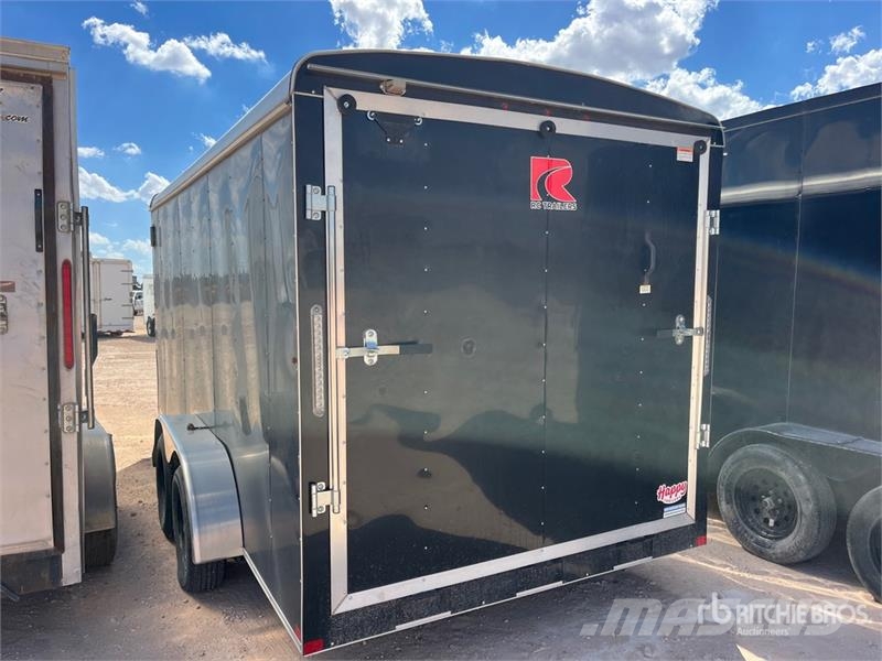 Carry-On 16 ft T/A Enclosed Trailer Furgons