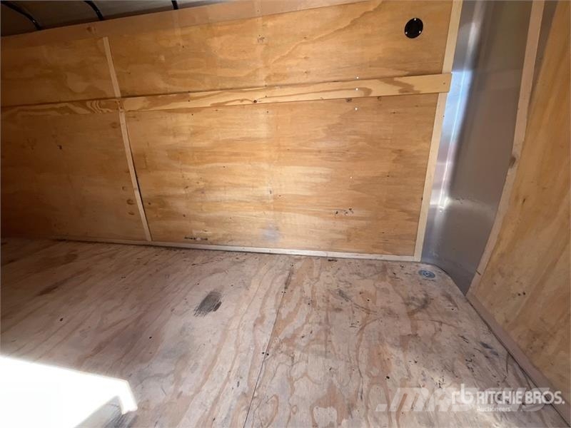 Carry-On 16 ft T/A Enclosed Trailer Furgons
