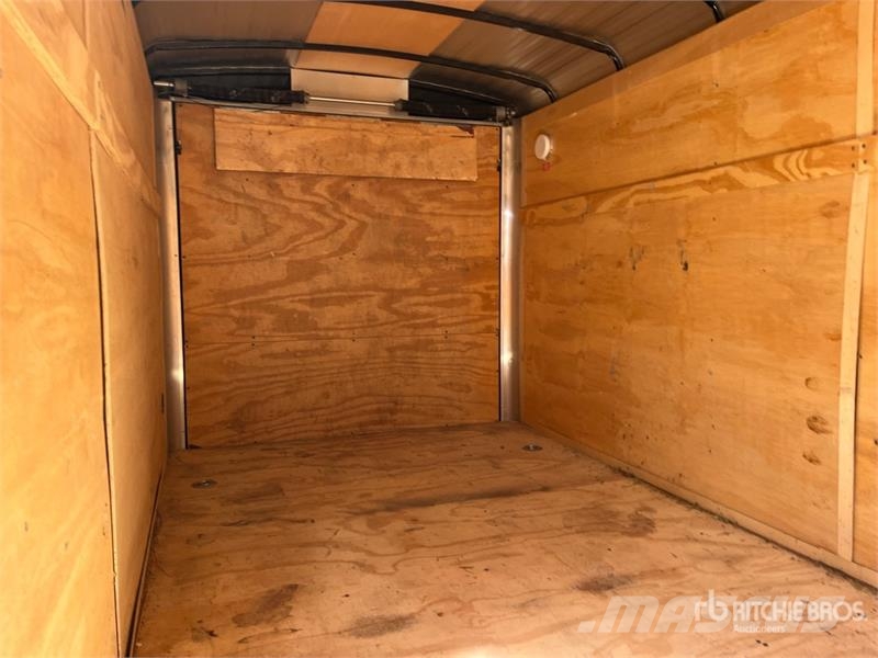 Carry-On 16 ft T/A Enclosed Trailer Furgons