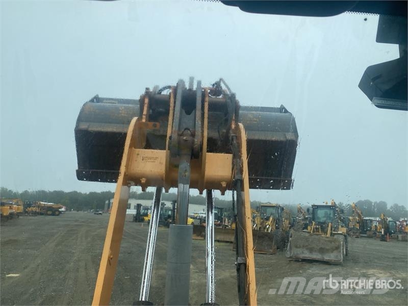 CASE 321F Wielladers