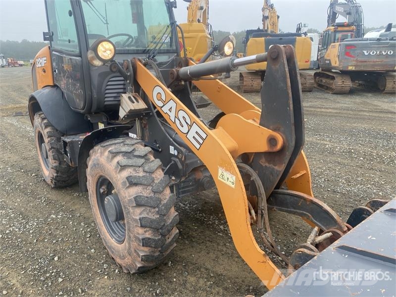 CASE 321F Wielladers