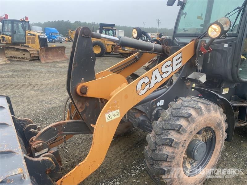 CASE 321F Wielladers