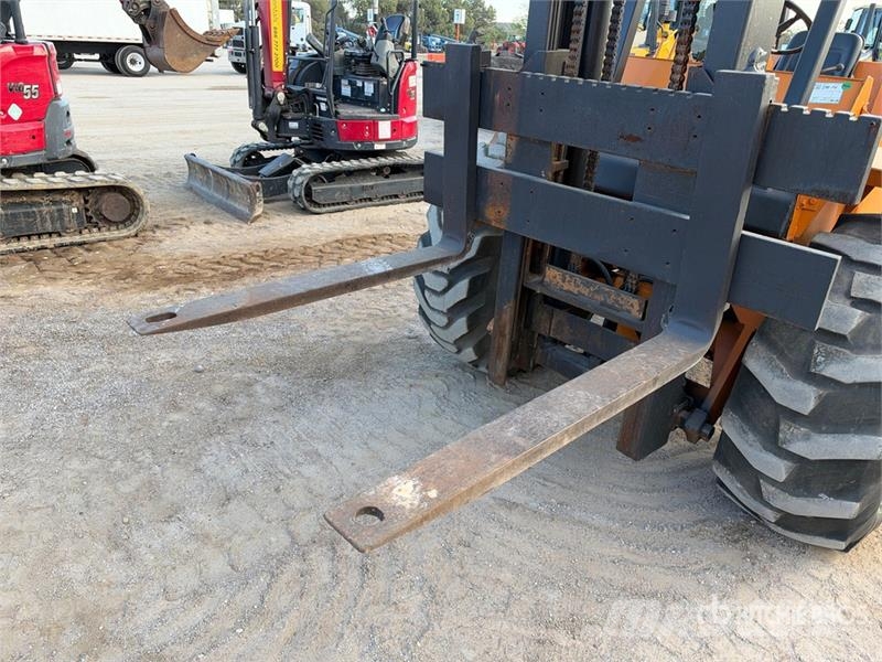 CASE 4x2 Rough Terrain Forklift Tereptargonca