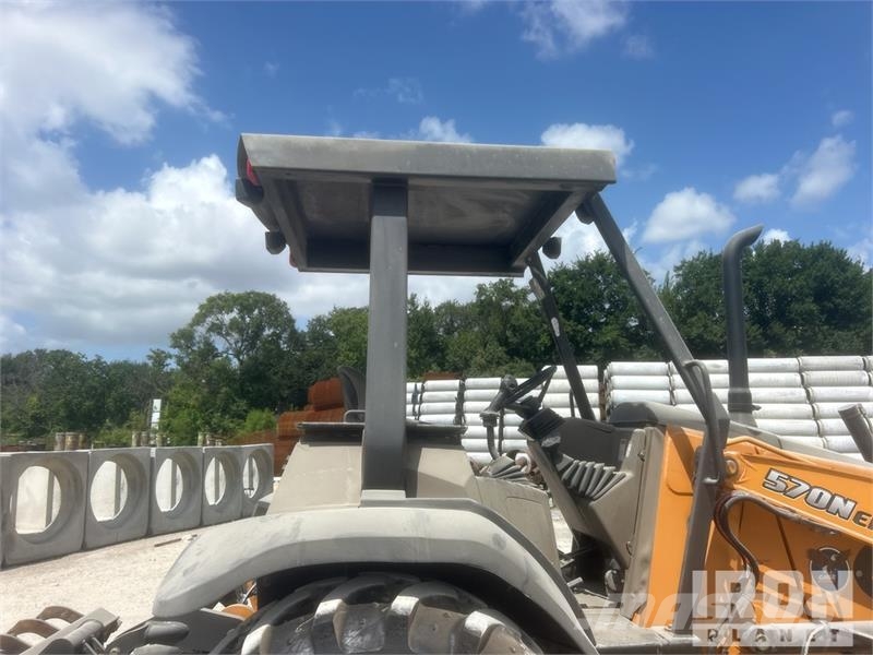CASE 570N EP 4x4 Landscape Loader Chargeuse sur pneus