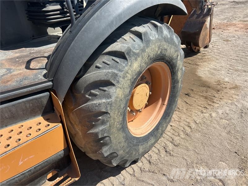 CASE 580N Backhoe