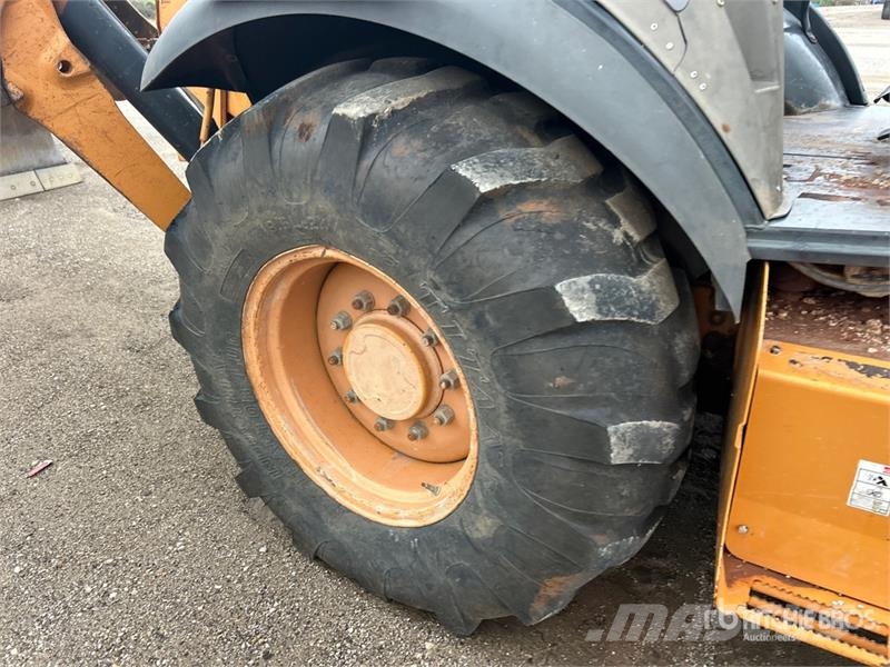 CASE 580N Ekskavatori-iekrāvēji
