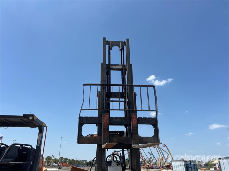 CASE 586H 6000 lb 4x2 Rough Terrain Forklift Rough terrain trucks