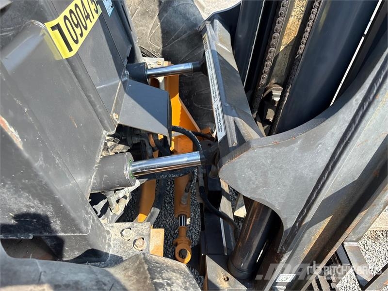CASE 586H 6000 lb 4x2 Rough Terrain Forklift Arazi tipi forklift