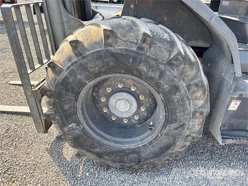 CASE 586H 6000 lb 4x2 Rough Terrain Forklift Arazi tipi forklift