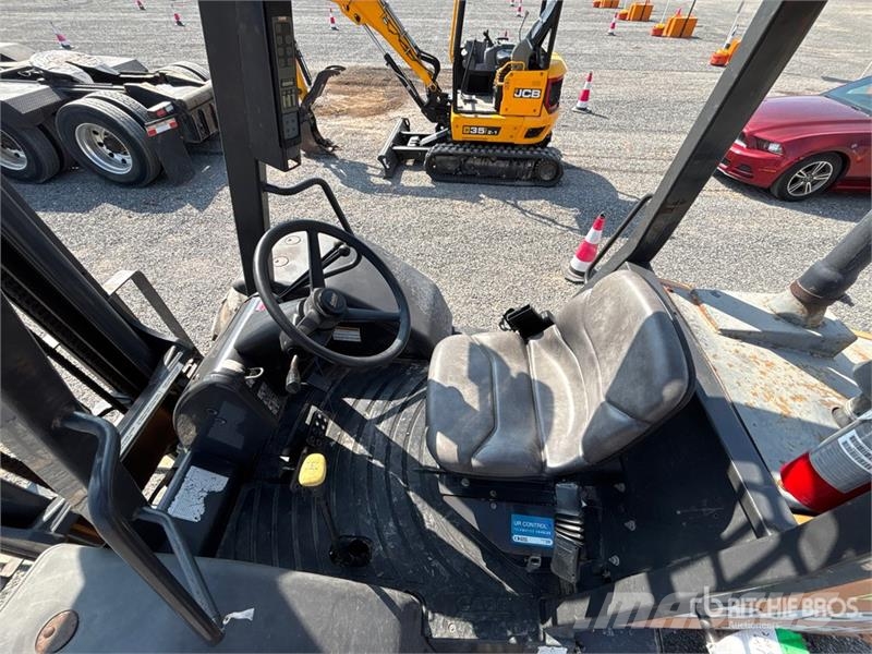 CASE 586H 6000 lb 4x2 Rough Terrain Forklift Arazi tipi forklift