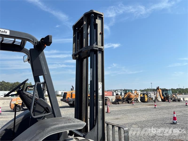 CASE 586H 6000 lb 4x2 Rough Terrain Forklift Arazi tipi forklift