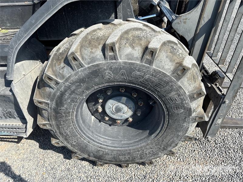 CASE 586H 6000 lb 4x2 Rough Terrain Forklift Arazi tipi forklift