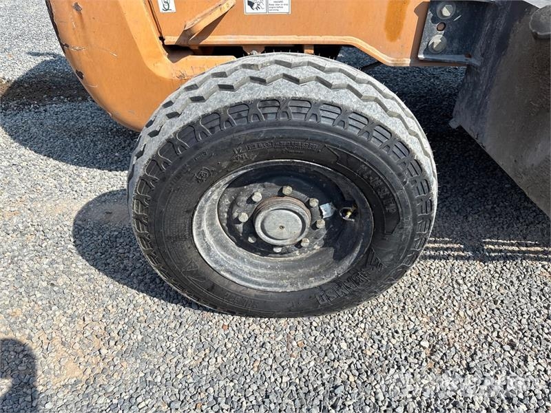 CASE 586H 6000 lb 4x2 Rough Terrain Forklift Arazi tipi forklift