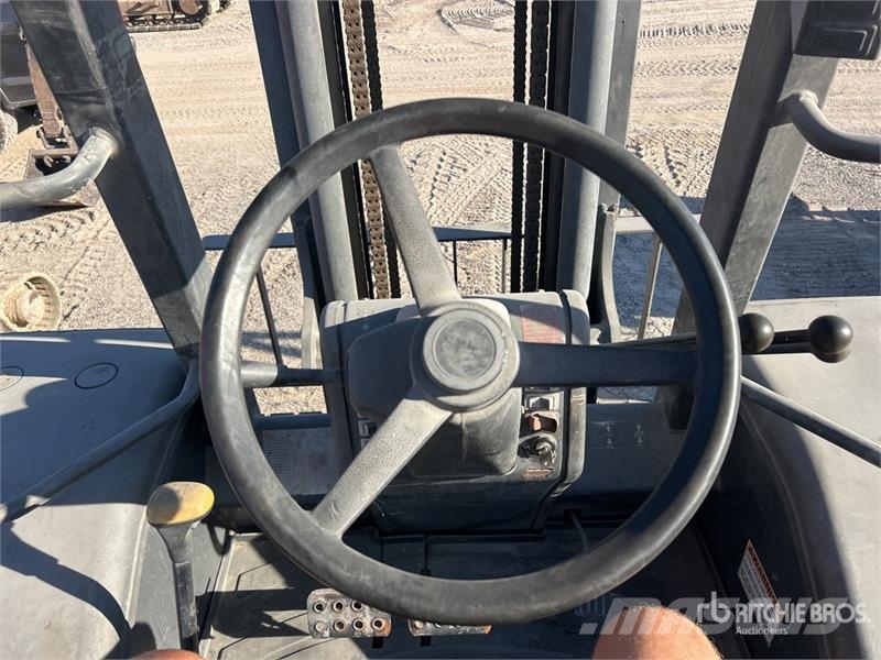 CASE 586H 6000 lb 4x4 Rough Terrain Forklift Terenski viličar