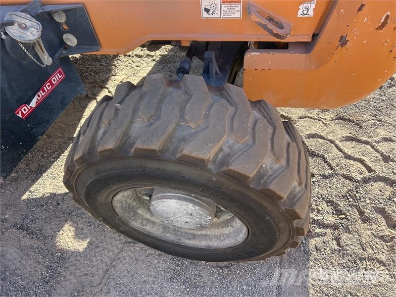 CASE 586H 6000 lb 4x4 Rough Terrain Forklift Terenski viličar