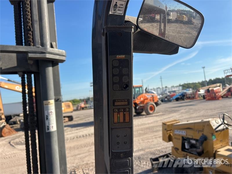 CASE 586H 6000 lb 4x4 Rough Terrain Forklift Terenski viličar