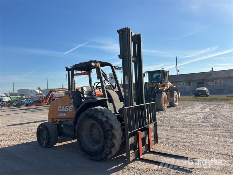 CASE 586H 6000 lb 4x4 Rough Terrain Forklift Terenski viličar