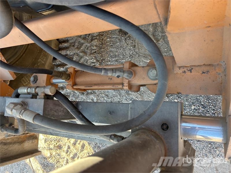 CASE 586H 6000 lb 4x4 Rough Terrain Forklift Terenski viličar
