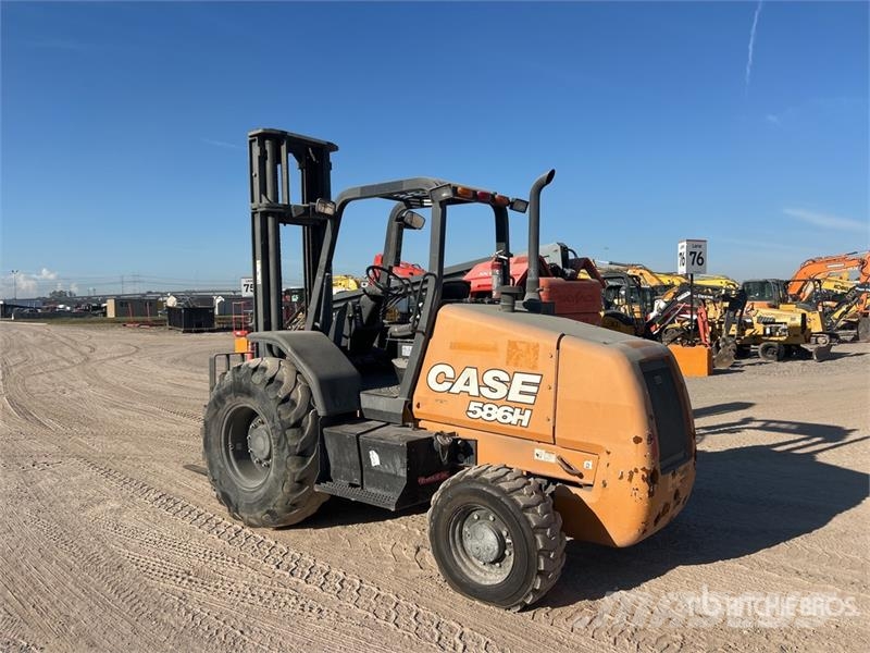 CASE 586H 6000 lb 4x4 Rough Terrain Forklift Terenski viličar