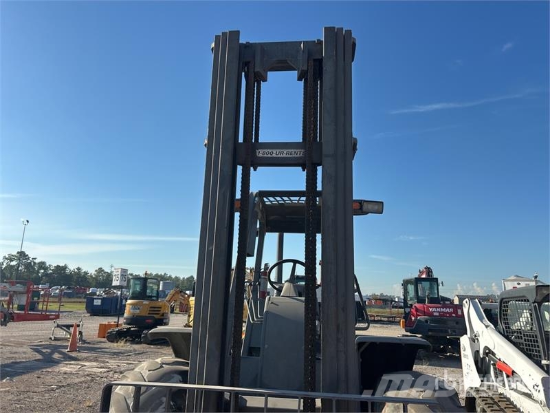 CASE 586H 6000 lb 4x4 Rough Terrain Forklift Terenski viličar