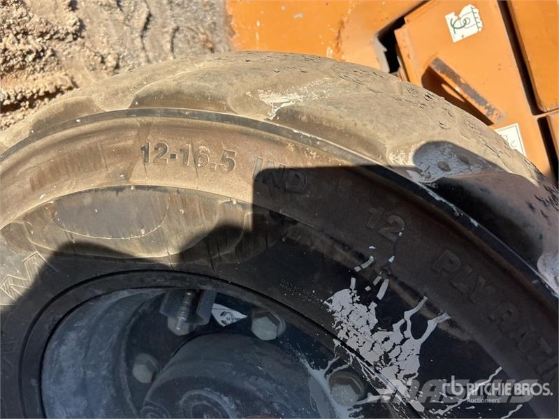 CASE 586H 6000 lb 4x4 Rough Terrain Forklift Terenski viličar