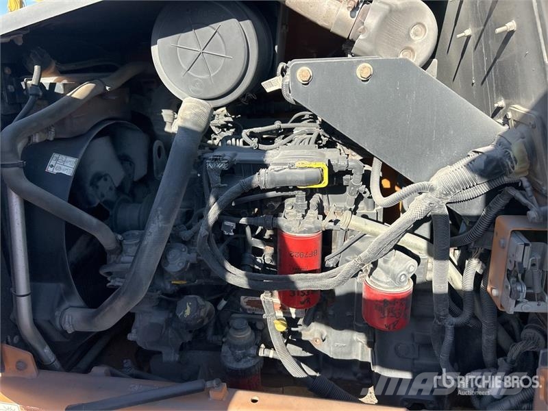 CASE 586H 6000 lb 4x4 Rough Terrain Forklift Terenski viličar