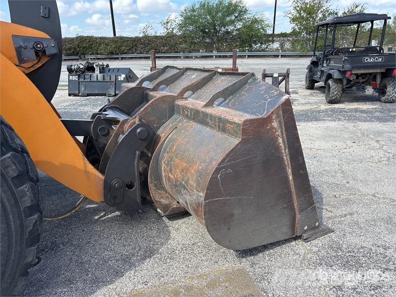 CASE 621G Wheel Loader Gumikerekes homlokrakodók