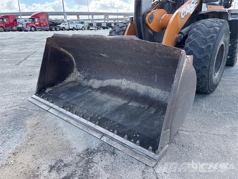 CASE 621G Wheel Loader Gumikerekes homlokrakodók