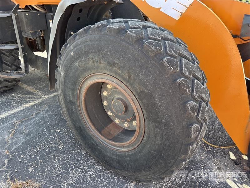 CASE 621G Wheel Loader Gumikerekes homlokrakodók