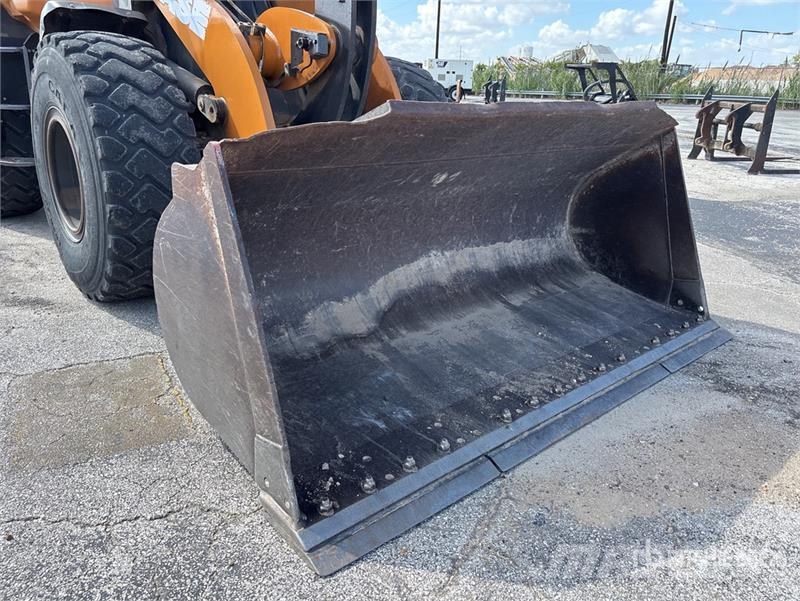 CASE 621G Wheel Loader Gumikerekes homlokrakodók