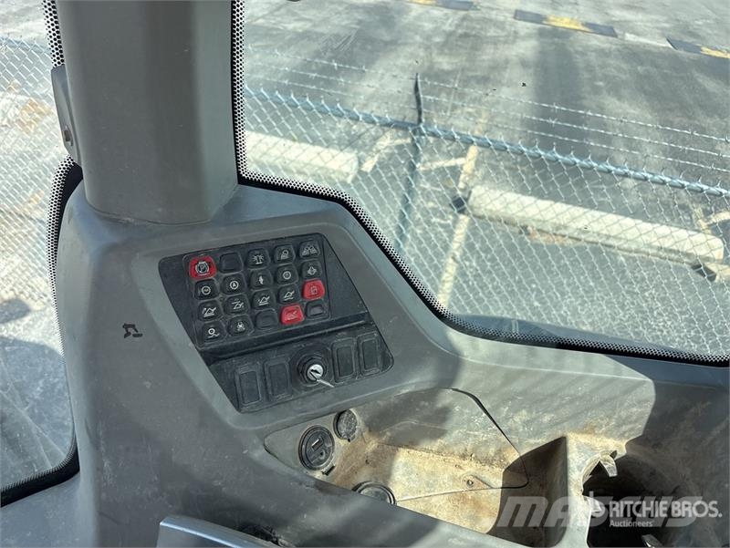 CASE 621G Wheel Loader Gumikerekes homlokrakodók