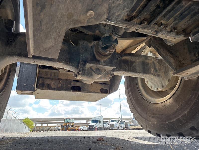 CASE 621G Wheel Loader Gumikerekes homlokrakodók