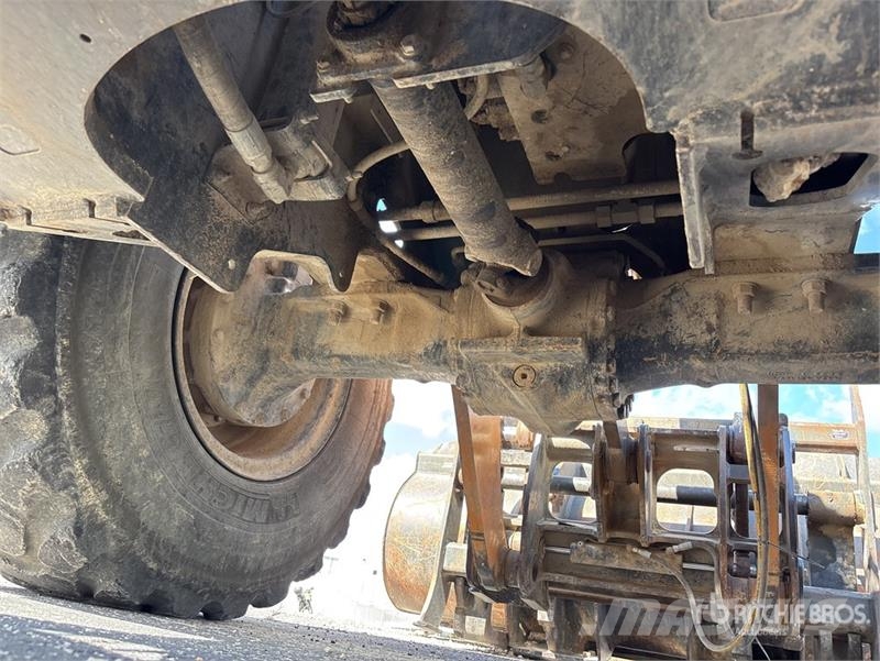 CASE 621G Wheel Loader Gumikerekes homlokrakodók